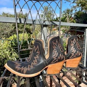 Ariat Dixon Booties!